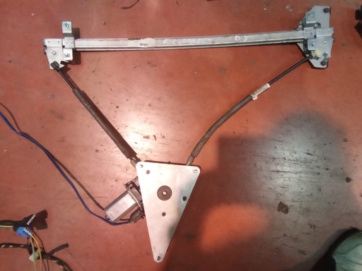 Elevalunas delantero izquierdo Ford tránsito connect '05