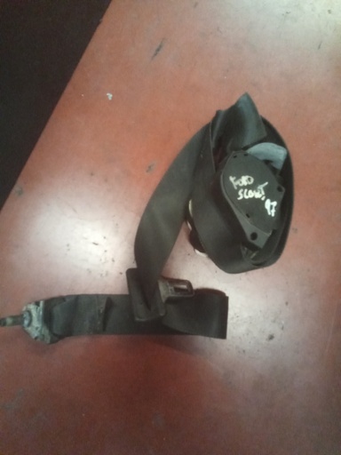 Cinturon trasero derecho ford scort '97