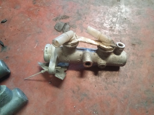 Bomba de freno Nissan Cabstar 2.7 td '02