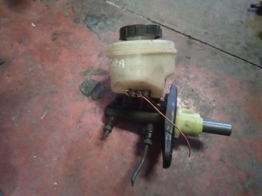Bomba de freno Nissan micra 1.0 gasolina '98