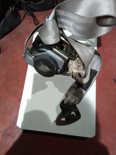 Cinturon delantero derecho volkswagen bora '01
